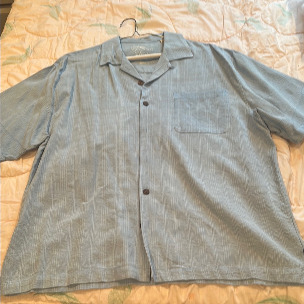 Jamaica Jaxx Men's Light Blue Short Sleeve silk button down, large